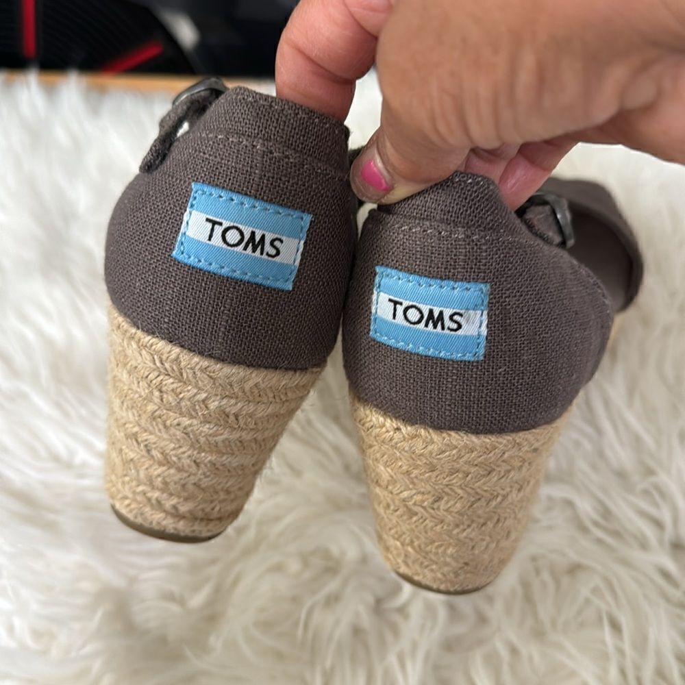 Toms Brown Canvas Espadrille Wedge Sandals with Ankle Strap - Picture 3 of 7